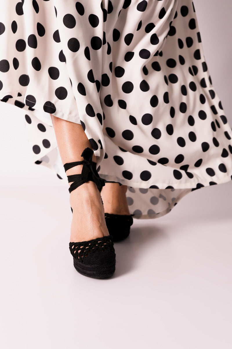 Alpargata con Cuña y tira Negra - CORINA