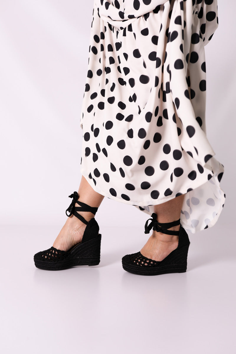 Alpargata con Cuña y tira Negra - CORINA