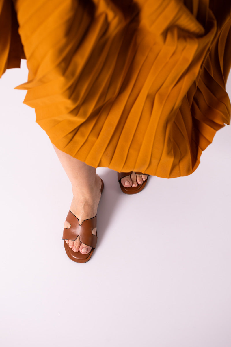 Sandalia Plana Camel - CORINA