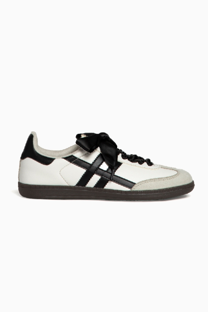 Zapatillas Retro Negro & Blanco - CORINA