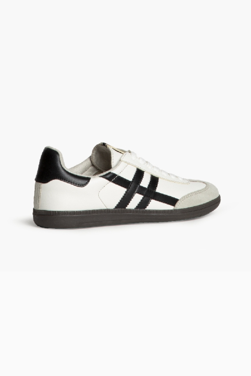 Zapatillas Retro Negro & Blanco - CORINA