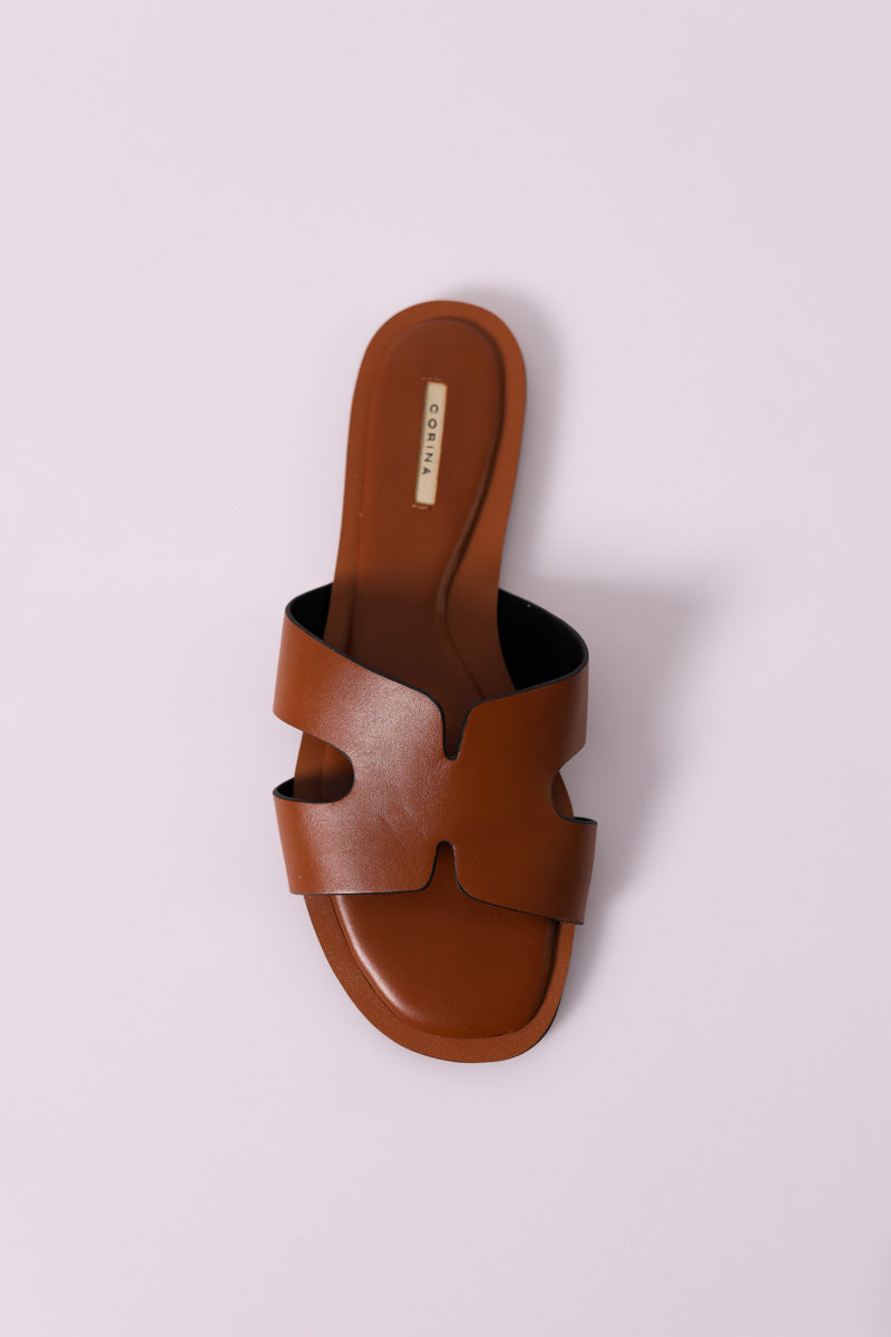 Sandália Rasa Camel - CORINA