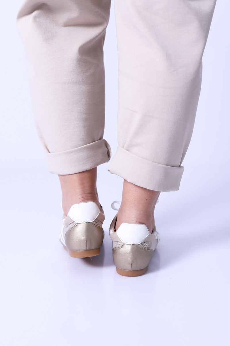 Zapatillas Retro Dorado - CORINA
